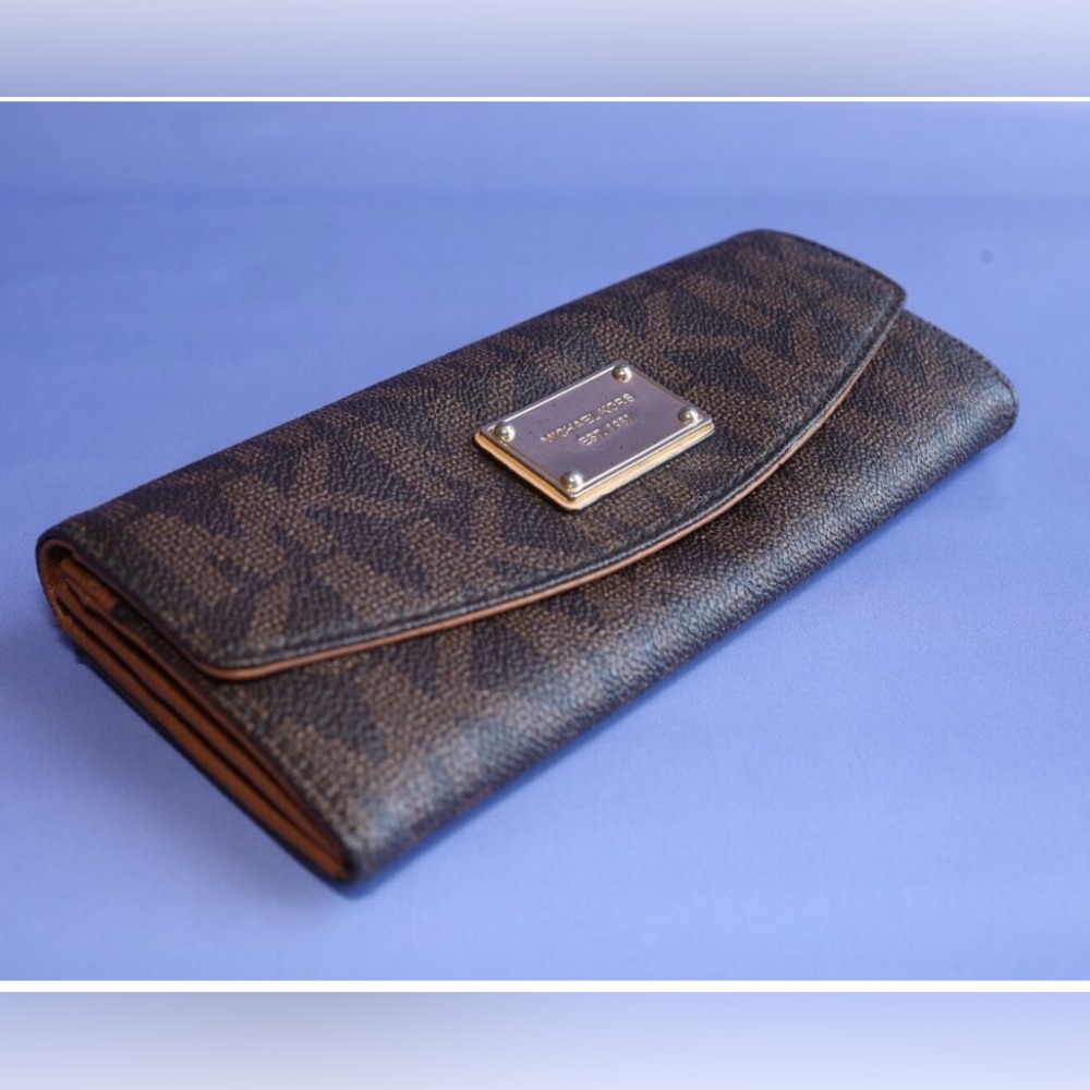 •MICHAEL KORS•ELEGANT BROWN MONOGRAM ENVELOPE STYLE CLUTCH WALLET LARGE W/FLAP